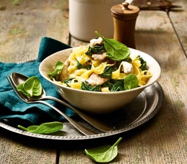 201704 tagliatelle mit poulet und spinat
